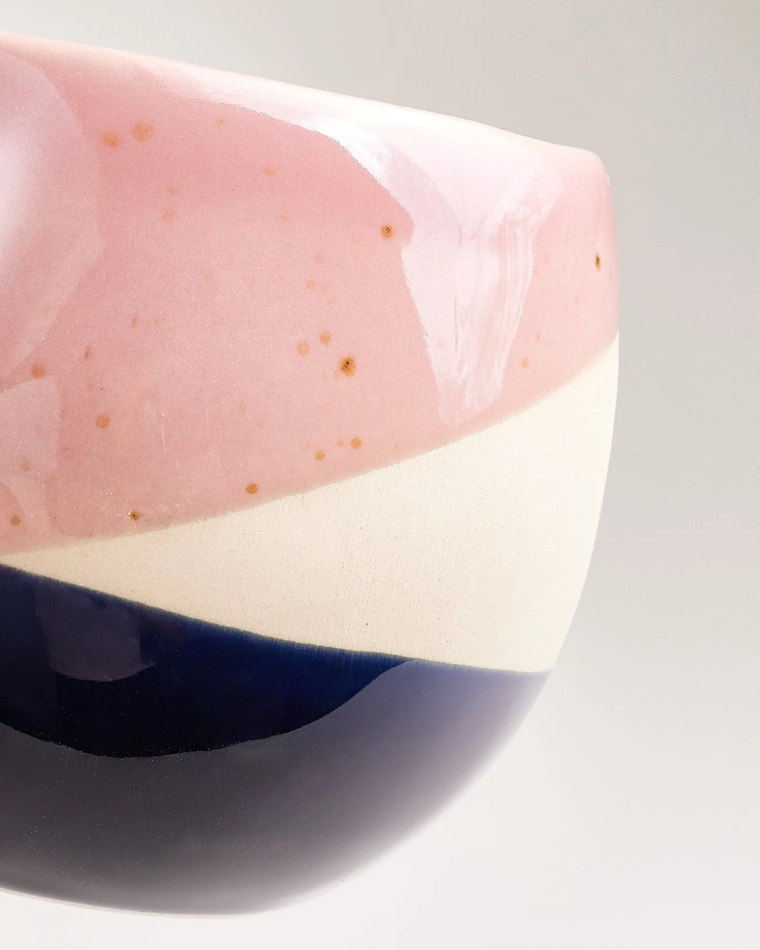 Bica Tasse groß rosa sand dunkelblau