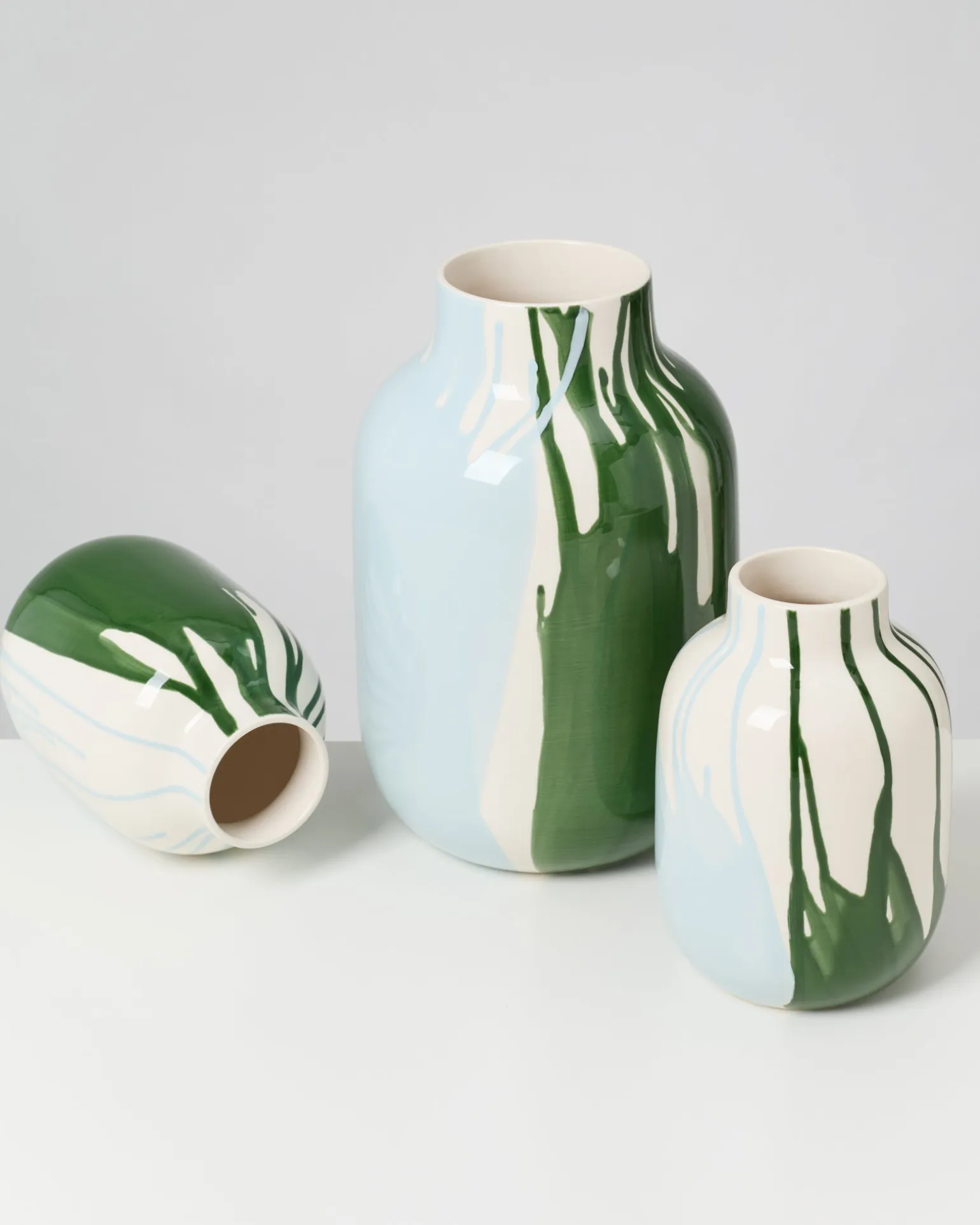 Nuno Vase L drip dunkelgrün hellblau