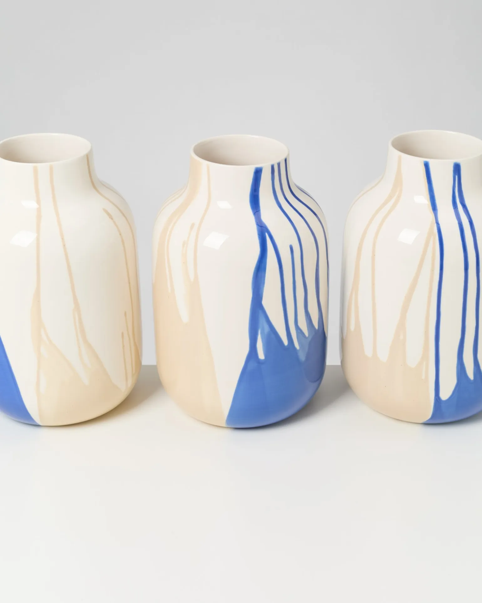 Nuno Vase L drip sand blau