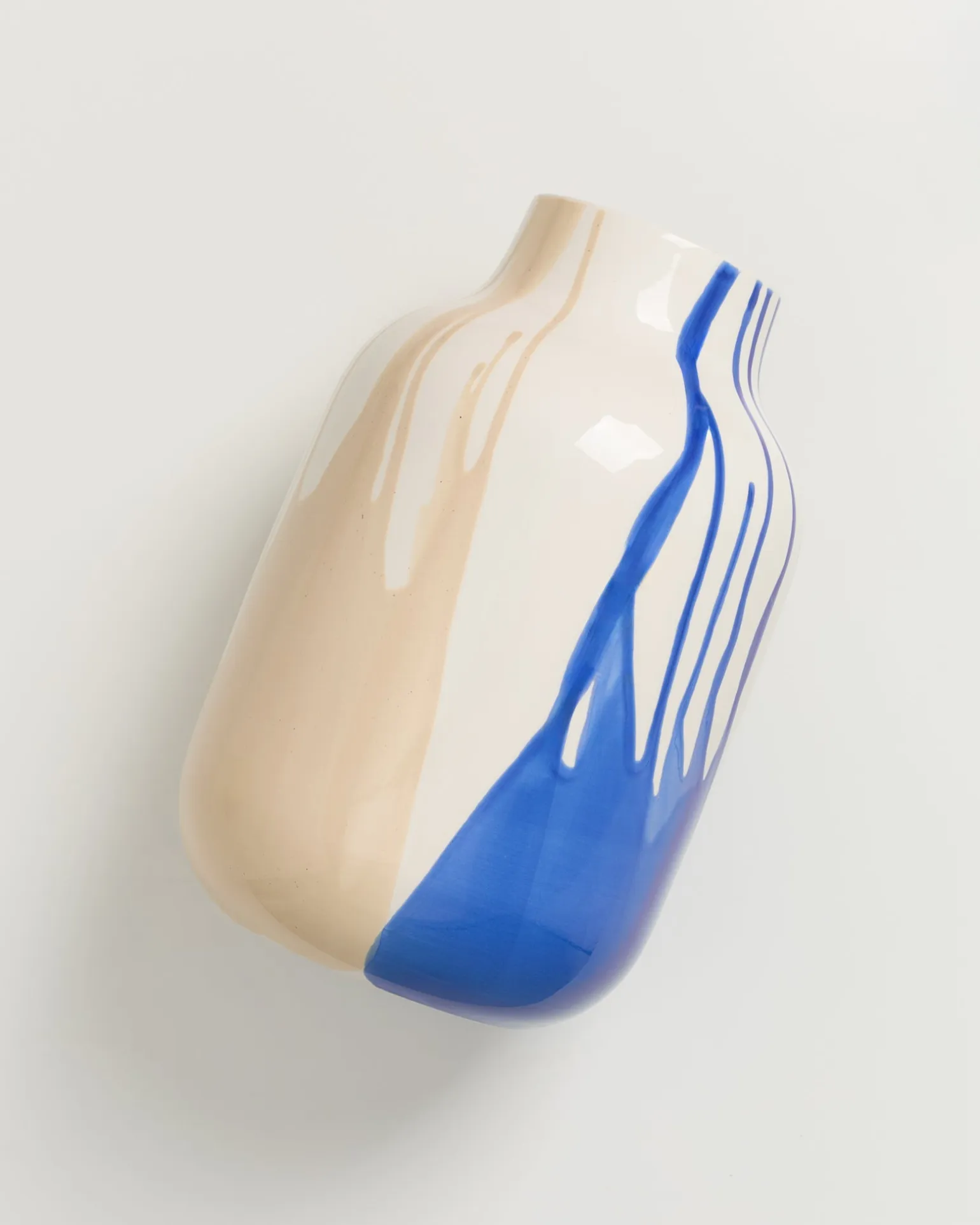 Nuno Vase L drip sand blau