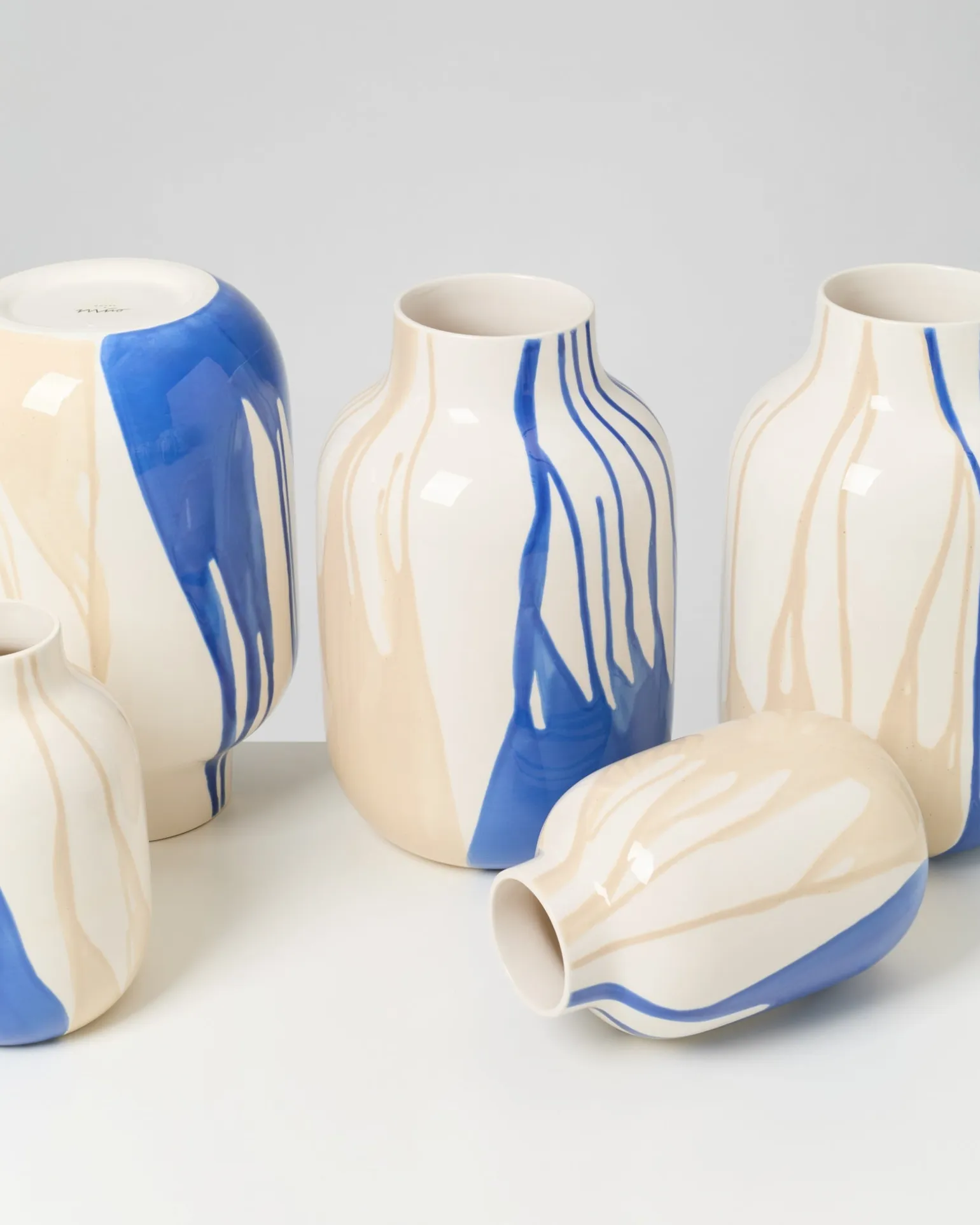 Nuno Vase L drip sand blau