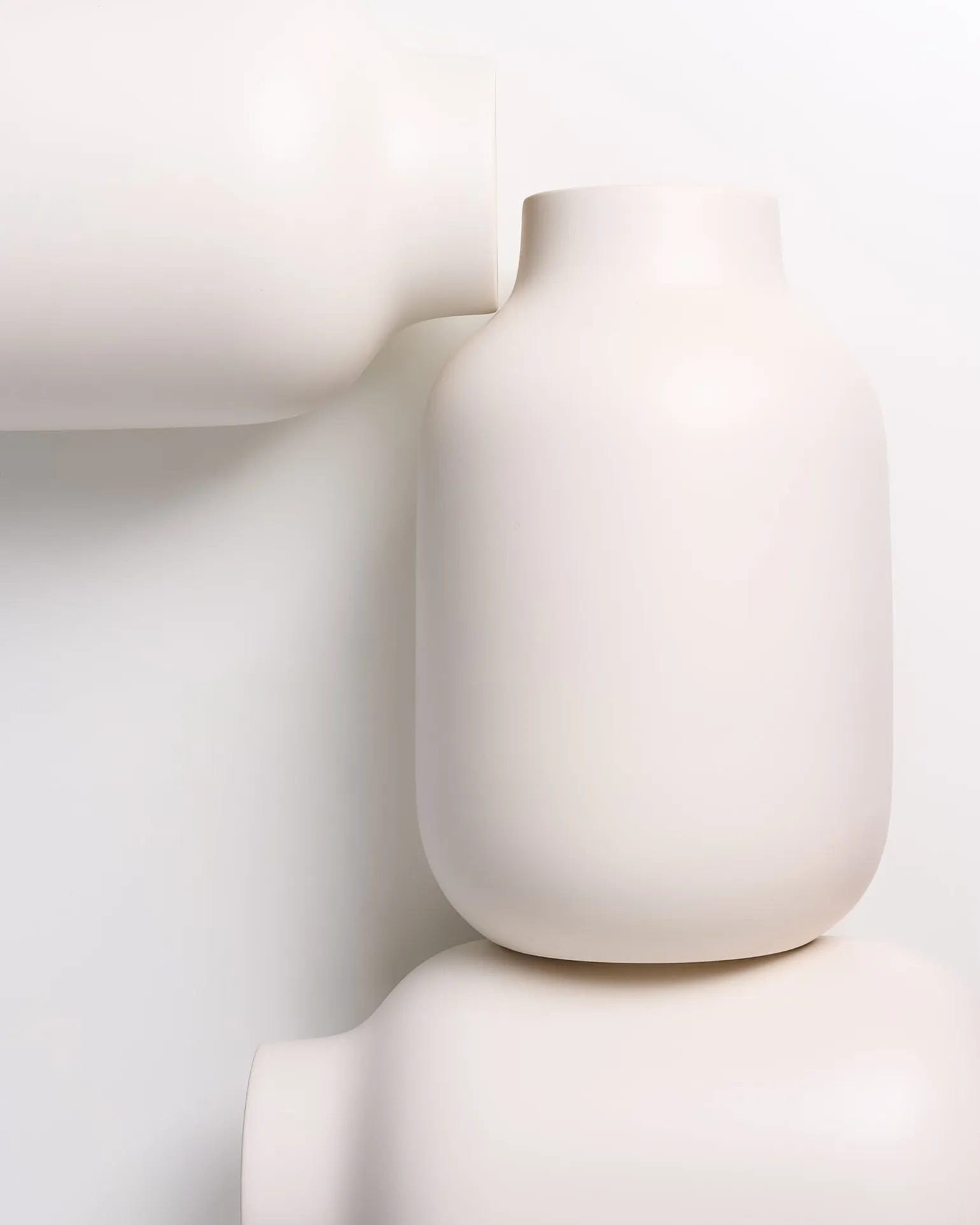 Nuno Vase L matt sand