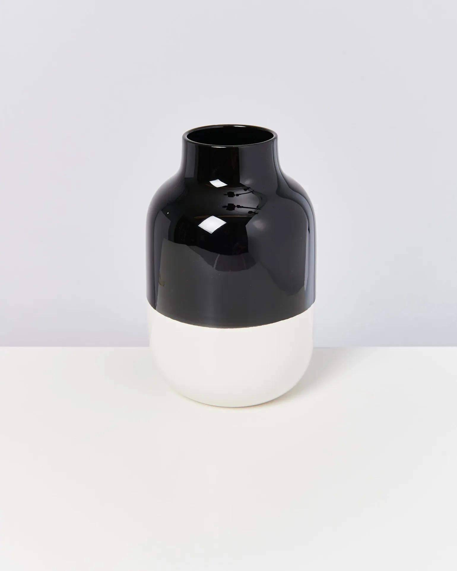 Nuno Vase L schwarz weiß